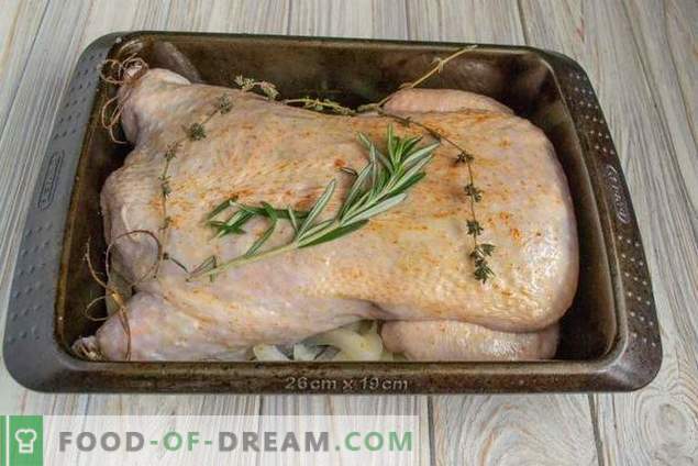 Polnjeni piščanec brez kosti v pečici