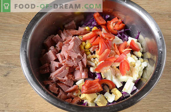 Insalata di cavolo rosso - brillante, gustosa, vitamina! Come cucinare rapidamente un'insalata di cavolo rosso con pepe, mais, salsiccia e uova