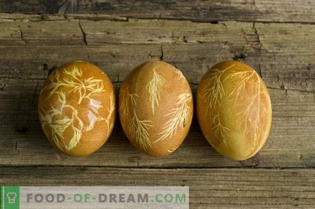 Come dipingere le uova per Pasqua con curcuma, buccia di cipolla, garza ...