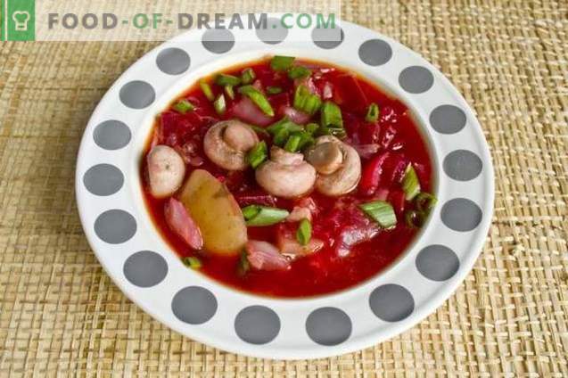 Zuppa di barbabietole rosse a base di barbabietola rossa con pollo e champignons