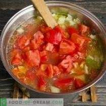 Zuppa di pomodoro con peperoni e timo