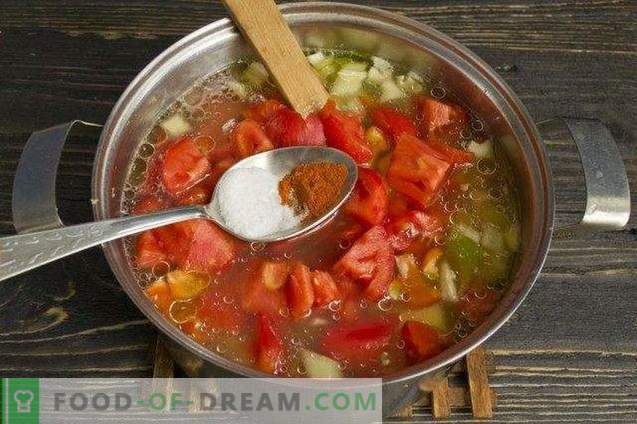 Zuppa di pomodoro con peperoni e timo