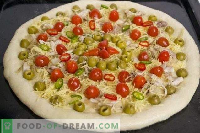 Pizza con pollo e pomodorini