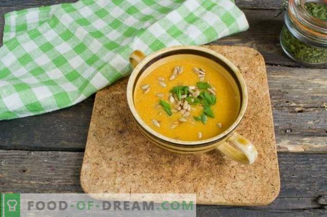 Cream soup with zucchini and chicken