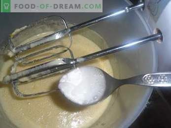 How to cook a cake Bird's milk with semolina, a detailed recipe.