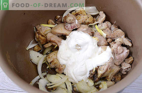Pollo stufato con funghi: cuciniamo cosce profumate per la vacanza e tutti i giorni. Autore passo dopo passo foto-ricetta per cucinare pollo con funghi in panna acida