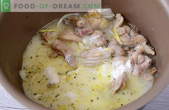Pollo stufato con funghi: cuciniamo cosce profumate per la vacanza e tutti i giorni. Autore passo dopo passo foto-ricetta per cucinare pollo con funghi in panna acida