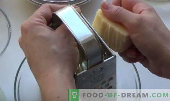 Pasta Casseruola con carne macinata al forno, con formaggio, verdure, passo dopo passo