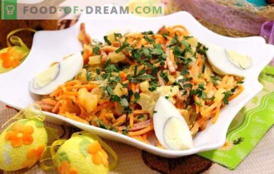 Una base eccellente per l'insalata è la carota coreana con salsiccia. Insalate di carote coreane con salsiccia e altri ingredienti