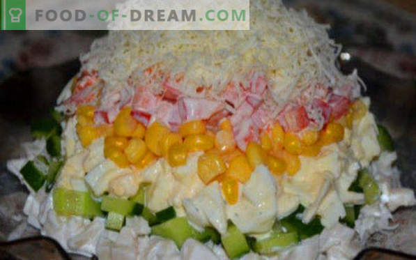Salada com conservas de peixe, receitas com maçã, cenoura, bolachas, cogumelos, feijão