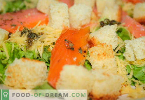 Caesar salad with salmon - le ricette giuste. Rapida e gustosa cucina Caesar salad con salmone.