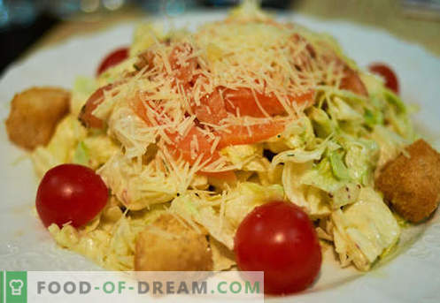 Caesar salad with salmon - le ricette giuste. Rapida e gustosa cucina Caesar salad con salmone.