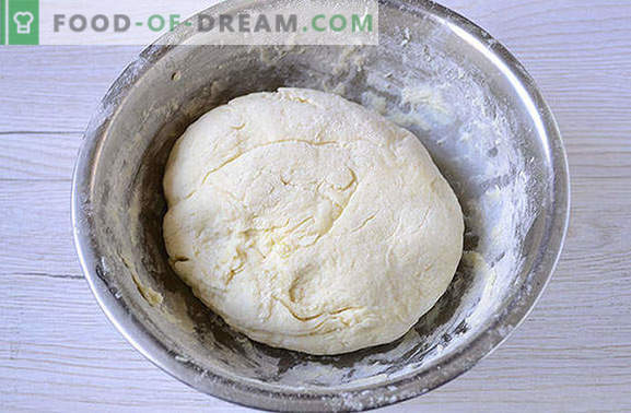 Il più semplice khachapuri su kefir con cagliata in padella. Ricetta fotografica dell'autore di khachapuri che cuoce in padella con cagliata