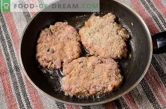 Costolette di carne tritata: tenera, succosa, con una crosta croccante. Ricetta fotografica dell'autore per le costolette di carne tritata, fritta in una padella con pane grattugiato