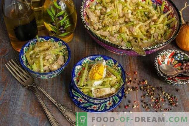 Insalata piccante dell'Uzbekistan con carne e ravanello verde