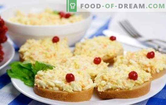 Lo snack popolare più popolare è uova con formaggio e aglio. Ricette per una varietà di piatti a base di uova e formaggio e aglio