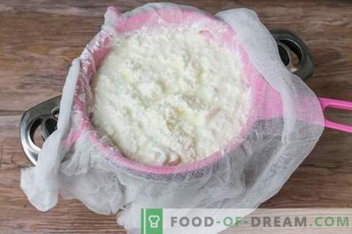 Formaggio o formaggio feta a casa. Come fare il formaggio fatto in casa è gustoso e poco costoso.