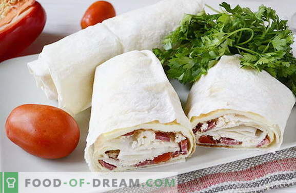 Omelet with sausages and tomatoes in pita - tastier than shawarma