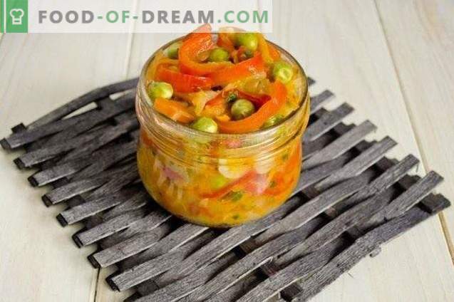 Insalata di peperoni dolci con zucchine e piselli