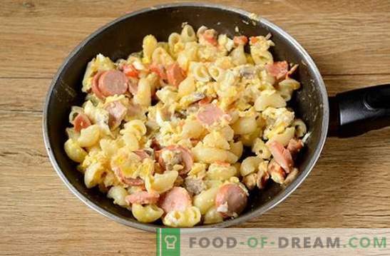 Pasta con uova, salsiccia e funghi: una rapida soluzione al problema della colazione o della cena. Ricetta fotografica: cottura della pasta con funghi e salsicce passo dopo passo
