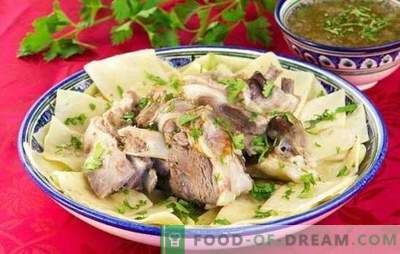 Beshbarmak: ricette passo-passo per un abbondante piatto orientale. Cottura di montone, pollo, carne bovina beshbarmak su ricette passo-passo