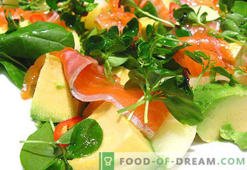 Insalata con avocado e salmone - le ricette giuste. Insalata di cottura veloce e gustosa con avocado e salmone.